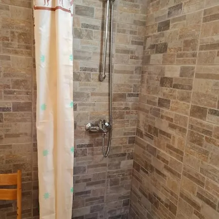 Kakasdombi Apartman 게스트하우스 3*