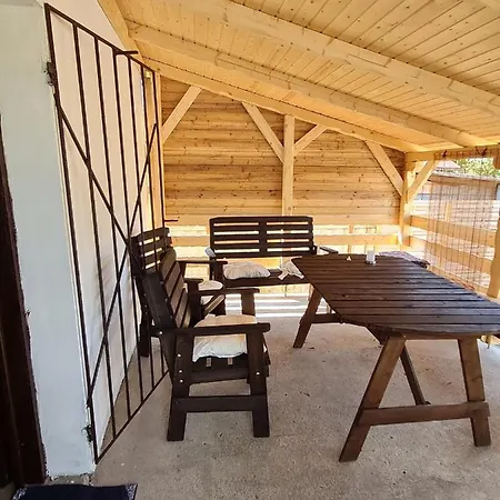 게스트하우스 Kakasdombi Apartman